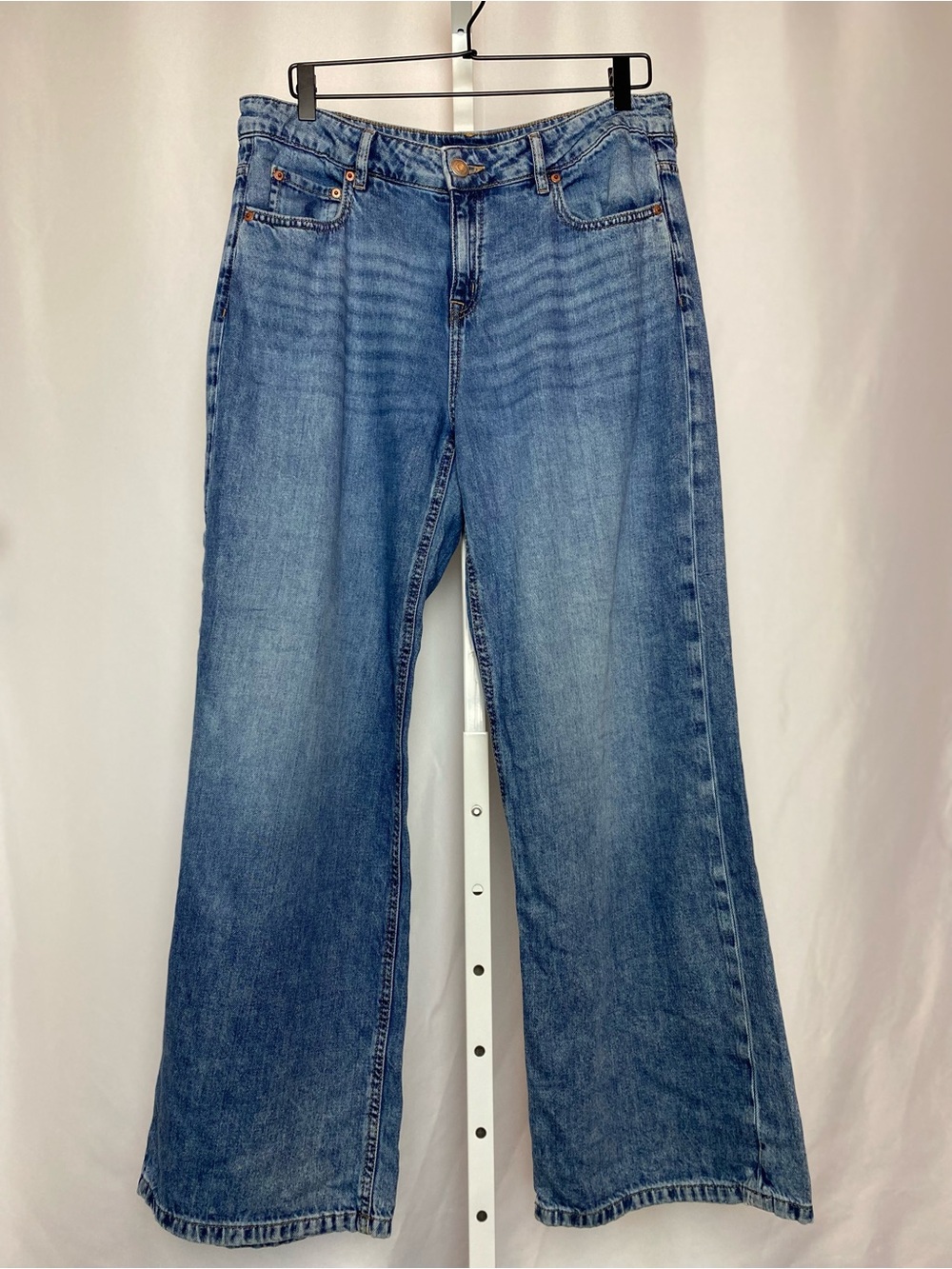 Aeropostale Womenʻs Mid Rise Light Wash Wide Leg Denim Jeans 10 Short